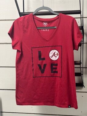 47 Women’s Red V-Neck LOVE Braves Logo Tee